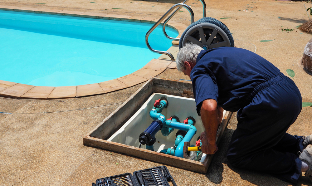 Consejos esenciales para un mantenimiento impecable de la piscina
